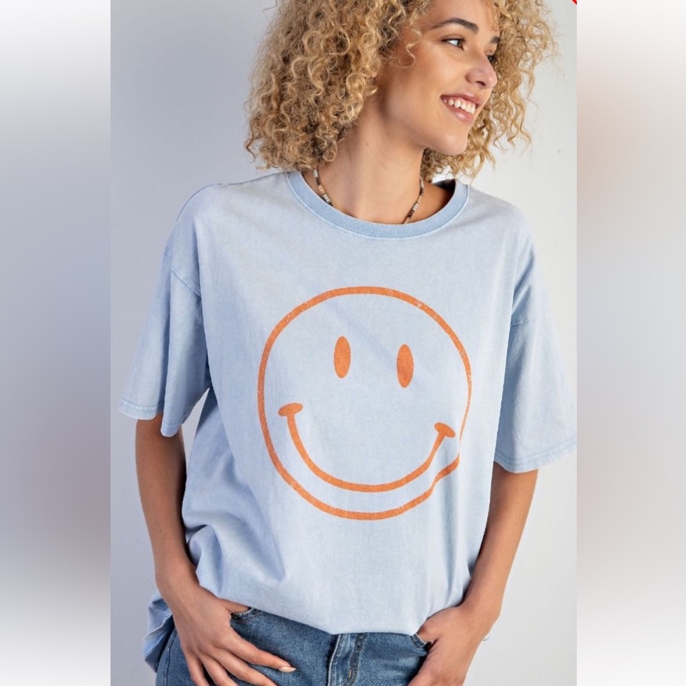 860 1X - 3X 🌻EASEL SMILEY FACE PRINTED WASHED TOP